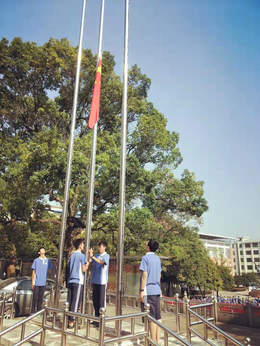 兴安中学在烈士纪念日隆重举行升国旗仪式